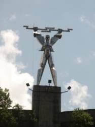 Der Energetiker, Skulptur am Vidraru Staudamm